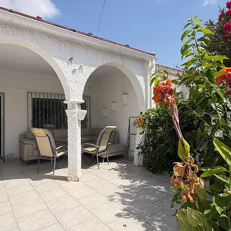 Adosado En Zona Tranquila Feriehus Torrevieja